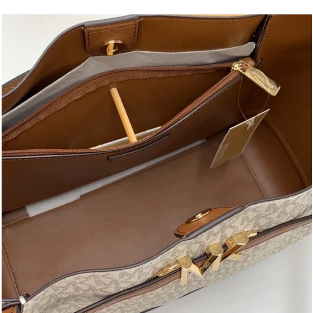 MICHAEL KORS REED LARGE LOGO TOTE. VANILLA SIGNATURE. NWT. Free bag w purchase. - Picture 5 of 13